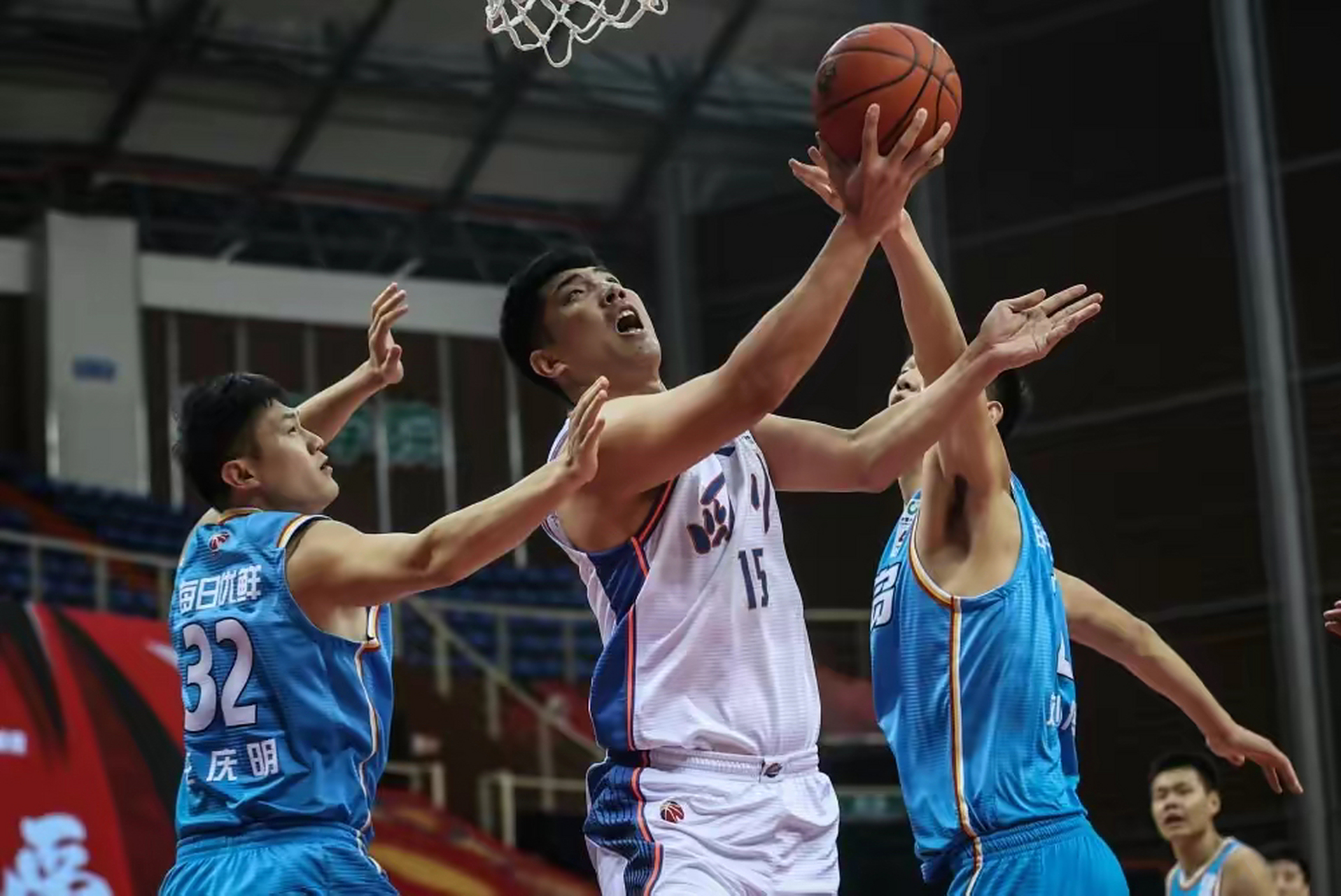 武汉三镇训练开放日,窗口期火线驰援引观众欢呼,CBA常规赛在即,医务组通报恢复(cba进攻三秒规则) 武汉三镇训练开放日,窗口期火线驰援引观众欢呼,CBA常规赛在即,医务组通报恢复(cba进攻三秒规则)