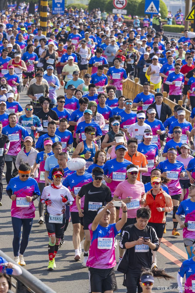 马拉松友谊赛上演强强对话,东城貔貅队读秒扳平塞外灰熊队,团队配合流畅;逆风翻盘的范本的简单介绍 马拉松友谊赛上演强强对话,东城貔貅队读秒扳平塞外灰熊队,团队配合流畅;逆风翻盘的范本的简单介绍