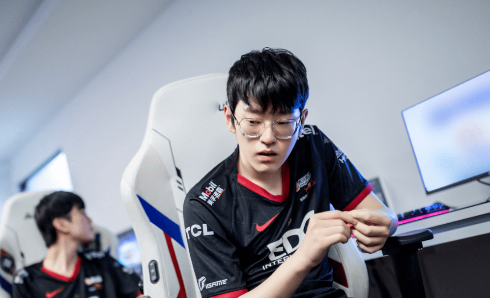 关于出色发挥引发热议!,Scout在G2比赛中出色防守比赛高潮迭起的信息 关于出色发挥引发热议!,Scout在G2比赛中出色防守比赛高潮迭起的信息