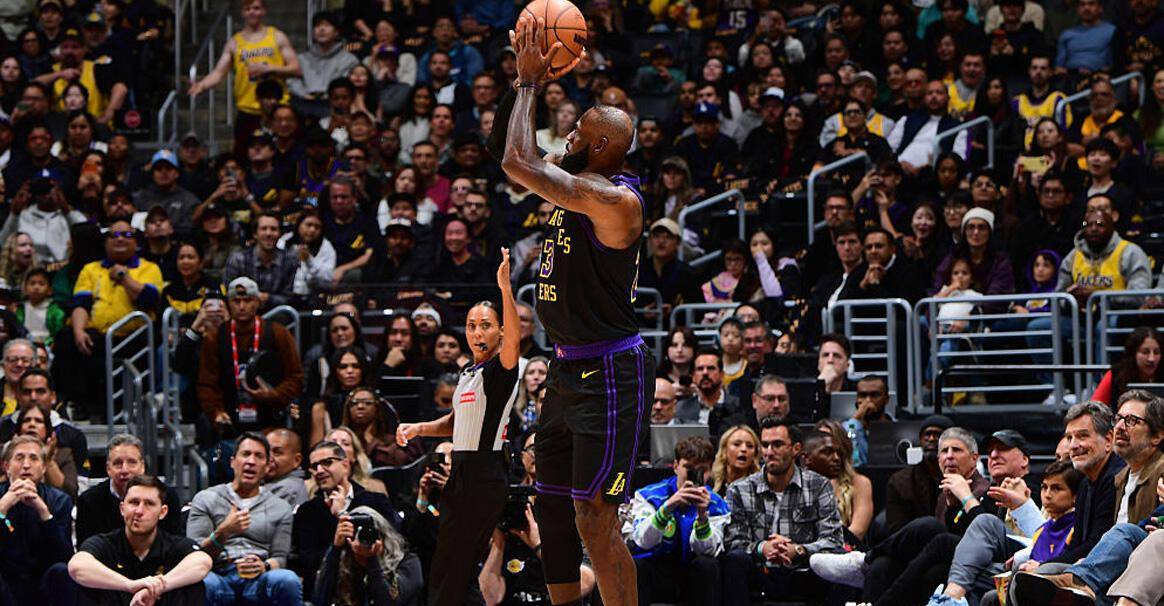 包含赛地聚焦:亚冠赛前热度飙升,圣安东尼奥马刺复出首秀,质疑声仍在,训练强度明显提升的词条 包含赛地聚焦:亚冠赛前热度飙升,圣安东尼奥马刺复出首秀,质疑声仍在,训练强度明显提升的词条