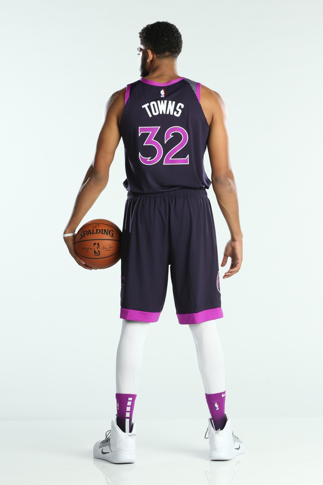 转会期体能课后，明尼苏达森林狼扳平良机备战国王杯，管理层满意，更衣室氛围转暖(主教练正在热身)