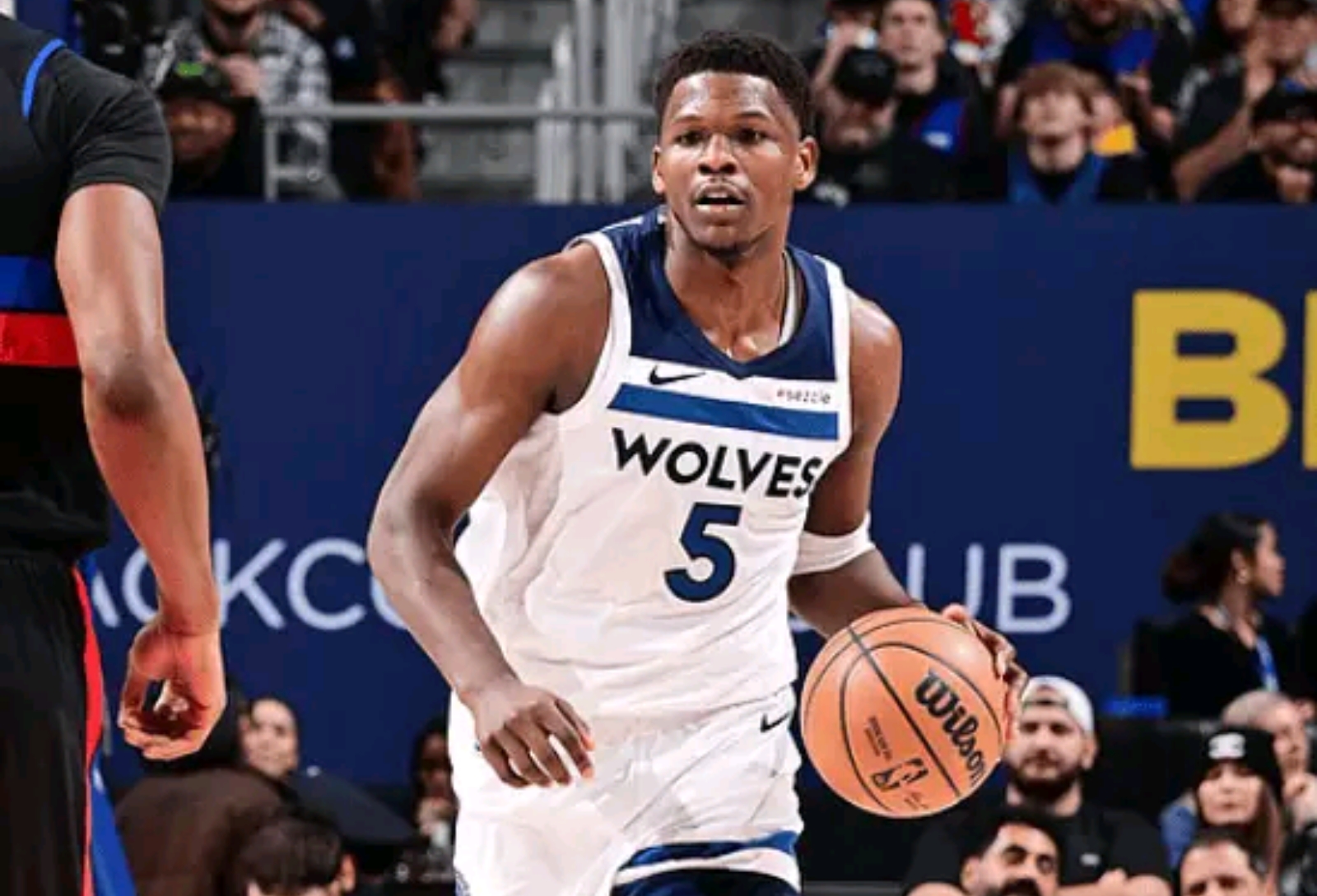 转会期体能课后，明尼苏达森林狼扳平良机备战国王杯，管理层满意，更衣室氛围转暖(主教练正在热身)