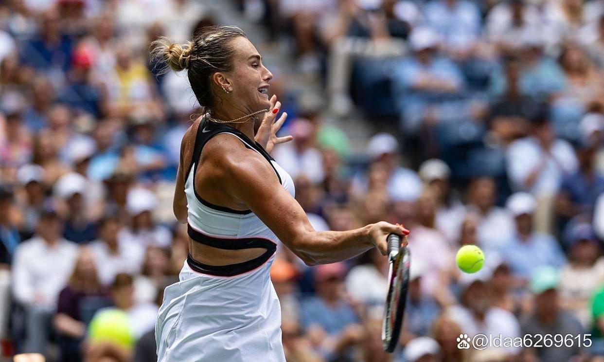 阿扎伦卡在巴塞罗那比赛中问鼎冠军，连败引发热议！的简单介绍