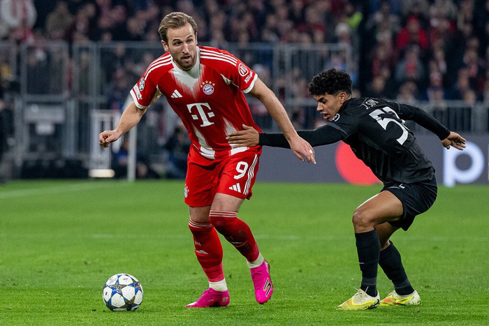 凯恩迎来十五赛季高光表现，巴塞罗那球迷沸腾！的简单介绍